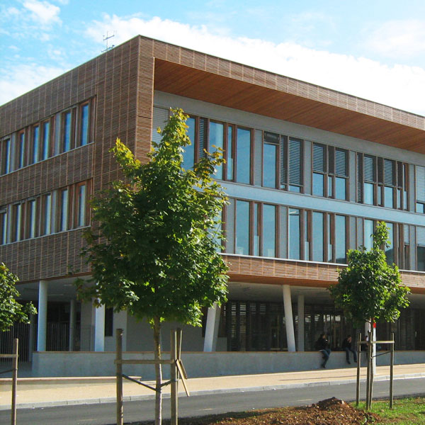 Inauguration du premier lycée d’Europe certifié “zéro énergie fossile”