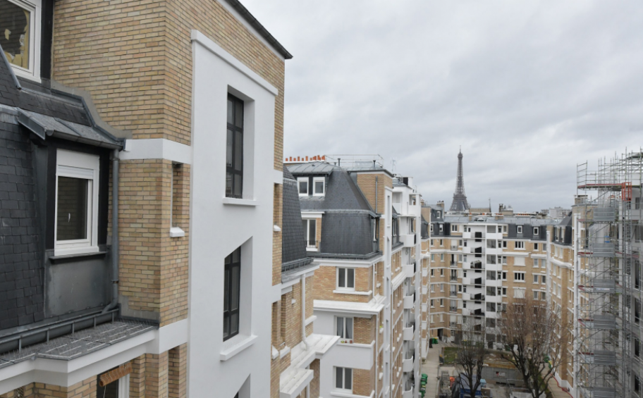 Rehabilitation in Occupied Site of the Art Deco Residence Saint-Lambert in Paris, orchestrated by Eiffage Construction (15th arrondissement).