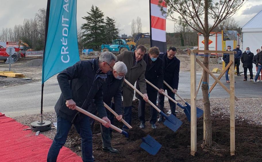 Eiffage Construction plants the first tree for the future headquarters of Crédit Agricole Centre Ouest in Limoges