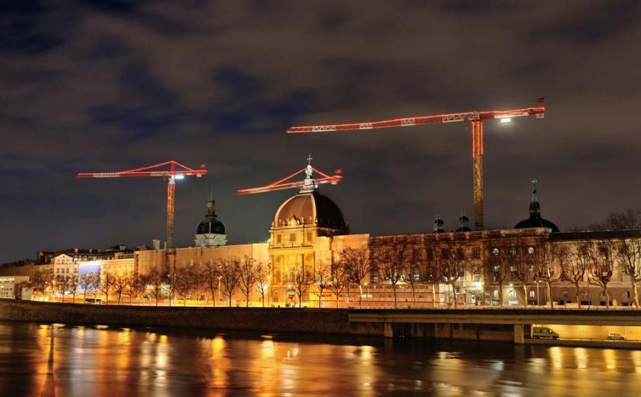 Challenge completed: installing three cranes in the heart of the Grand Hôtel-Dieu of Lyon