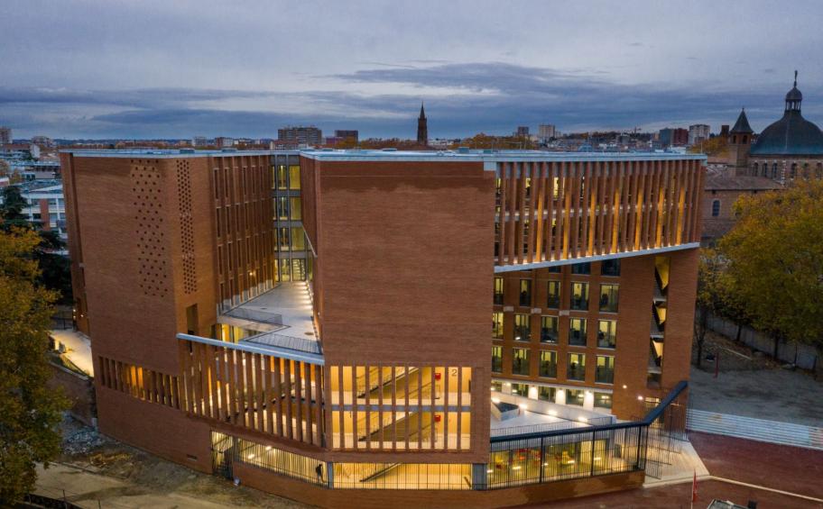 The Toulouse School of Economics opens the doors of its brand new building to 2,000 students!