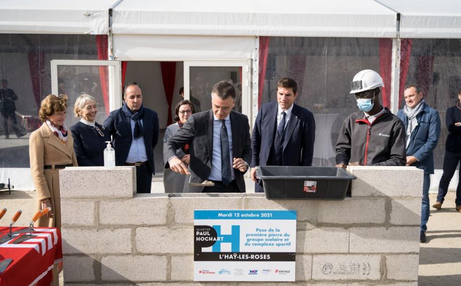 Eiffage Aménagement pose la 1ère pierre du complexe scolaire et sportif de la ZAC Paul Hochart à l’Haÿ-les-Roses