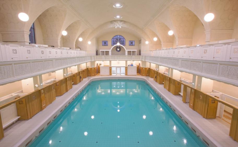 The big dive! Strasbourg's Municipal Baths, built by Eiffage Construction, open their doors