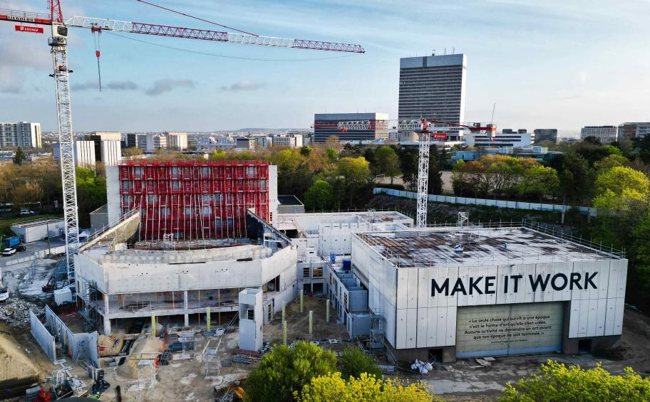 Eiffage Construction coule la poutre-voile de 33 mètres de portée du Centre Dramatique National de Nanterre (92)