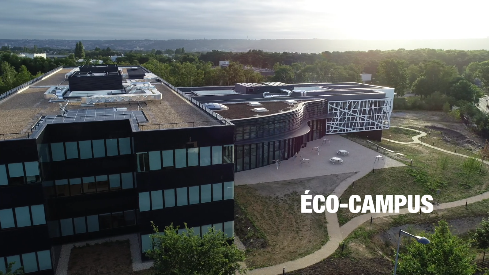 Survolez l’éco-campus de formation CESI Rouen, une opération innovante réalisée par Eiffage Construction
