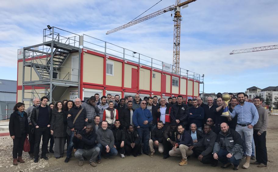 Eiffage Construction reçoit la coupe du monde sur son chantier de la Maison du Handball !