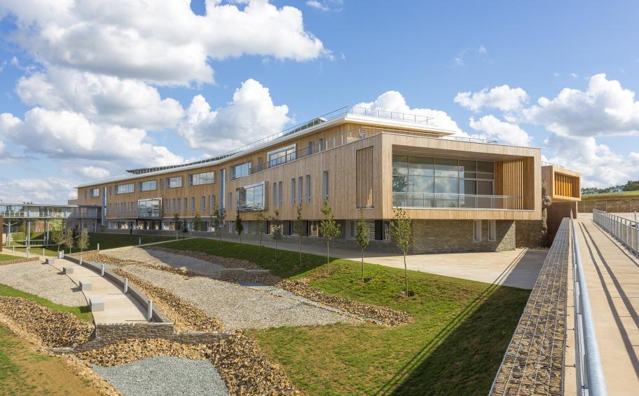 Le Lycée des Mauges, réalisé par Eiffage Construction, primé aux Green Building & City Solutions Awards 2016 !