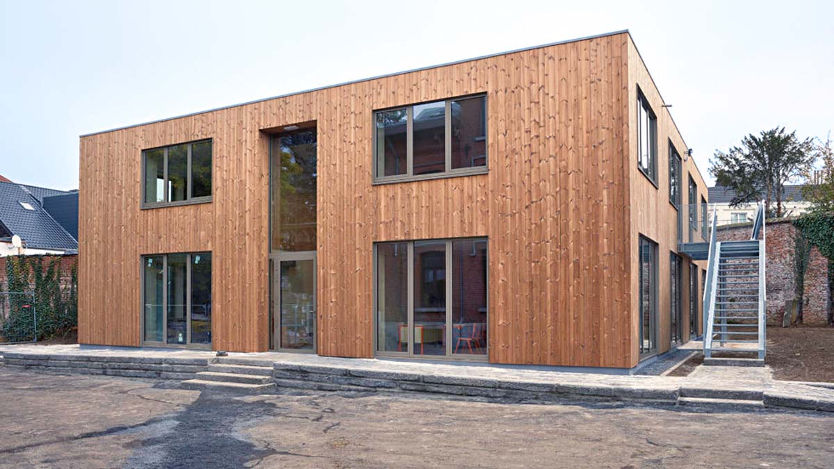 Collège à ossature bois et murs en paille à Binche (Belgique)