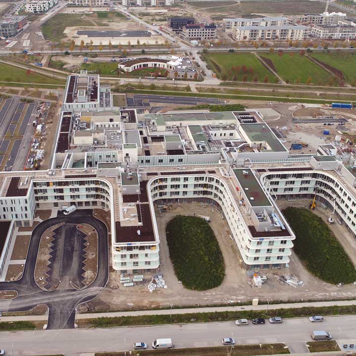 Vue aérienne du chantier de construction de la polyclinique Reims-Bezannes