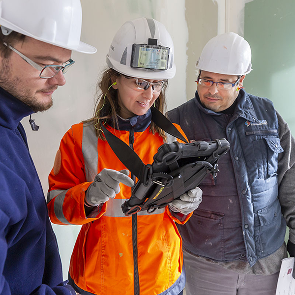 Les femmes et les hommes d'Eiffage Construction Travaux & Services sur un chantier