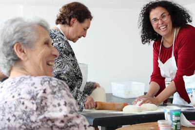 Residents of a Cocoon'Ages® intergenerational residence