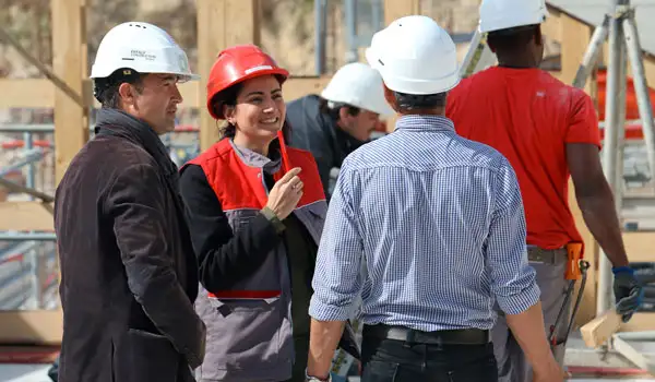 Les femmes et les hommes d'Eiffage Construction sur un chantier