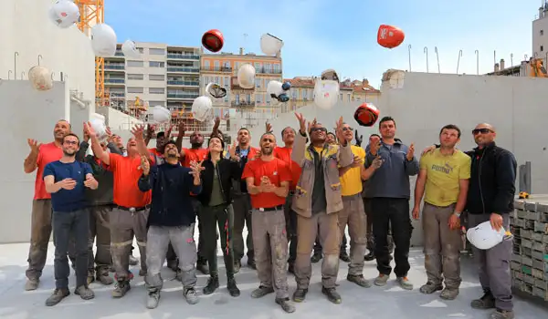 Compagnons sur un chantier Eiffage Construction